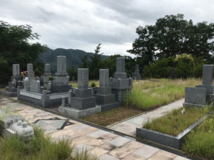川西市多田横山霊園でお墓の文字彫り
