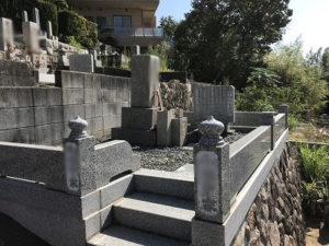 宝塚市川面墓地で追加彫刻