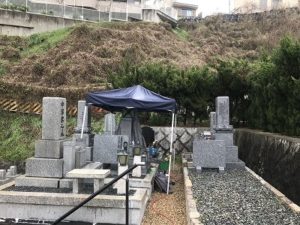 枚方市の伊加賀共同墓地で追加彫刻