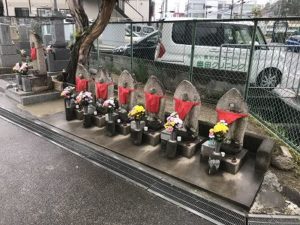 枚方市の伊加賀共同墓地で追加彫刻