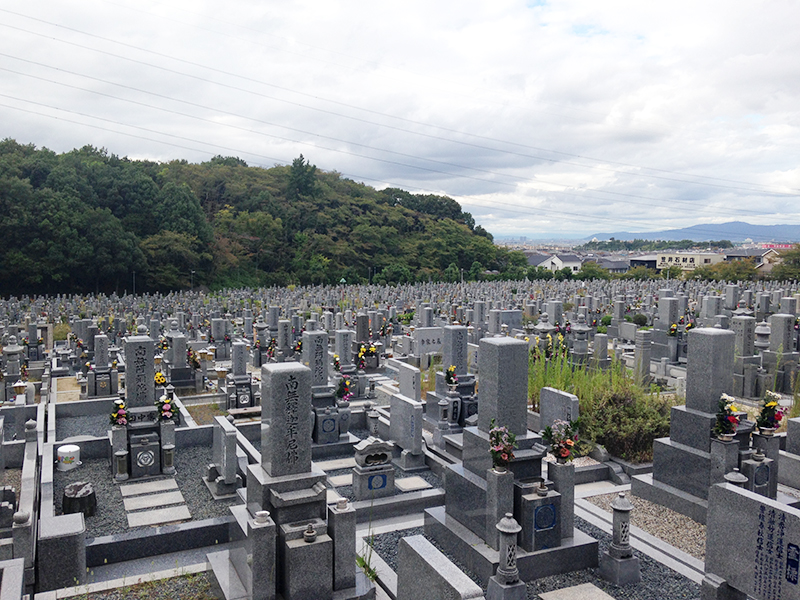 【大阪狭山市の西山霊園】お墓への文字・戒名彫刻費用について