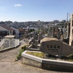 神戸市の乙木墓地で墓石への名前彫り